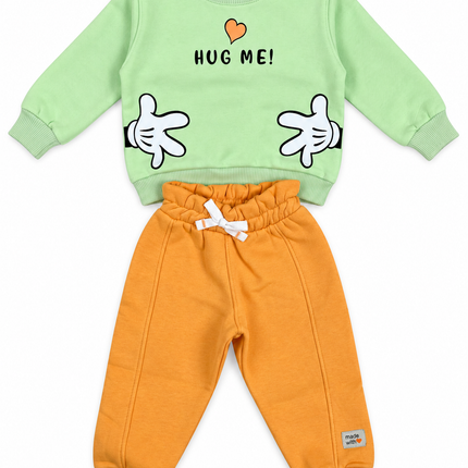 Hug Me Baby Sweatshirt & Jogger Set – طقم أطفال سويت شيرت وبنطلون بتصميم Hug Me